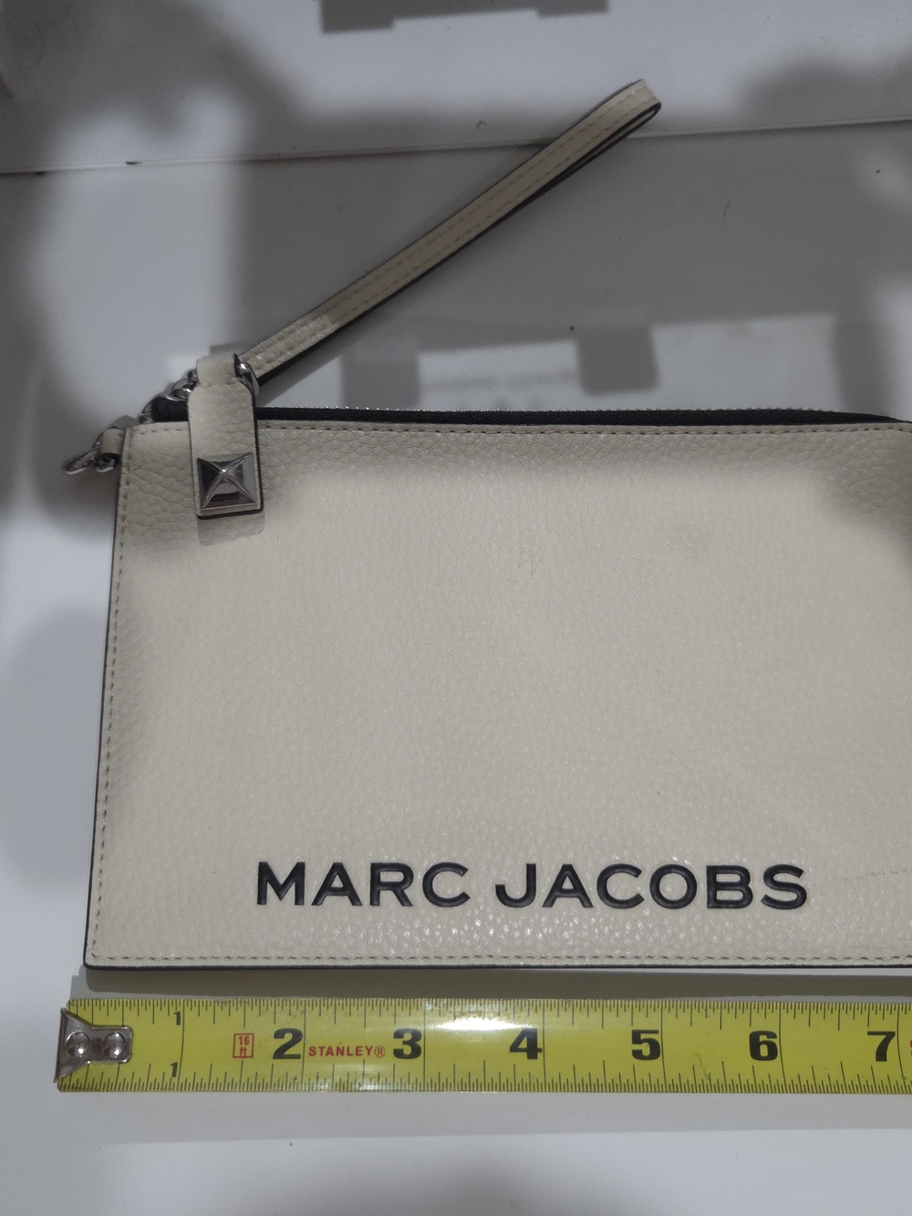 Marc Jacobs Marshmellow Wristlet - Picture 2 of 6